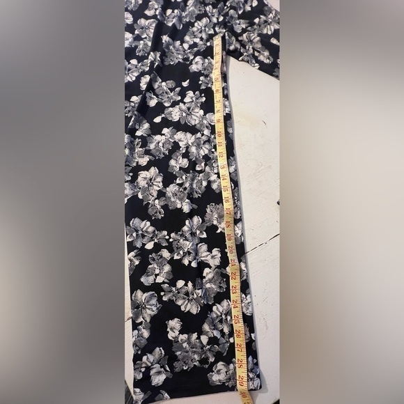 Ellen Tracy flare pants black w/ white flowers wrinkle resistant tie waist S - Picture 10 of 11